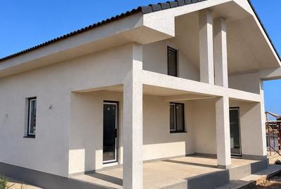 Casă cu 3 camere cu Teren 300 Mp în Sânmartin