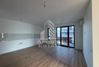 Apartament cu 3 camere semidecomandat în Torontalului
