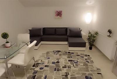 Apartament cu 2 camere decomandat în Tractorul