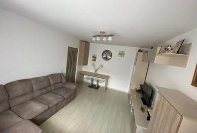 Apartament cu 3 camere decomandat, mobilat în Poarta 6 - 3