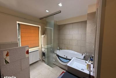 Apartament cu 4 camere în Romană