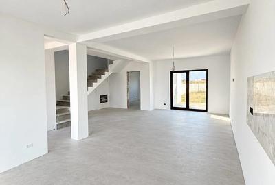 Casă cu 4 camere cu Teren 356 Mp în Moșnița Nouă