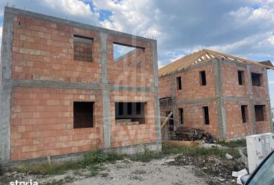Casă cu 4 camere decomandat cu Teren 476 Mp în Central