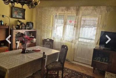 Apartament cu 3 camere semidecomandat, mobilat în Micro 16