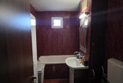 Apartament cu 3 camere decomandat în Girocului