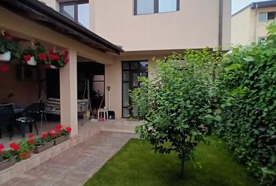 Casă cu 4 camere cu Canalizare în Giulești