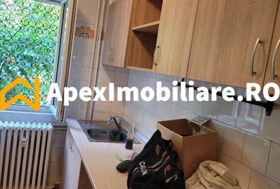 Apartament cu 3 camere semidecomandat în Militari