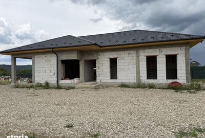 Casă cu 4 camere cu Teren 400 Mp în Central