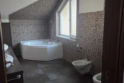 Apartament cu 2 camere decomandat în Spitalul Județean - 14