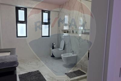 Casă cu 6 camere cu Teren 484 Mp în Central