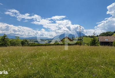 Teren de 1061 mp, în Poiana Mărului