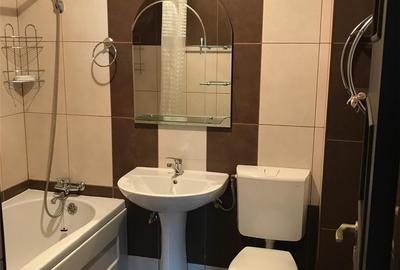 Apartament cu 3 camere decomandat în Republicii