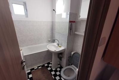 Apartament cu 3 camere decomandat în Sârbi