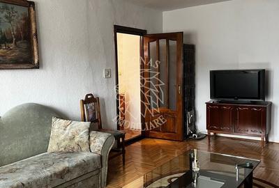 Apartament cu 3 camere decomandat, mobilat în Central