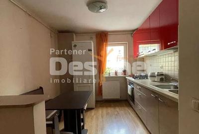 Apartament cu 2 camere decomandat în Tractorul