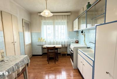 Apartament cu 3 camere semidecomandat, mobilat în Central