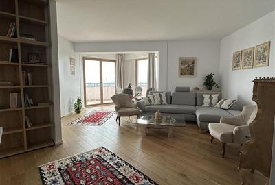 Apartament cu 3 camere decomandat, mobilat în Central