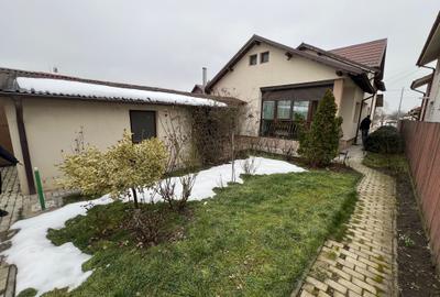 Casă individuală cu 4 camere cu Canalizare în Obor