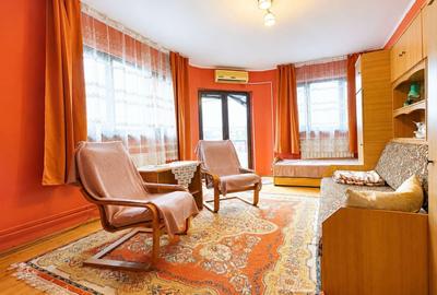 Apartament cu 4 camere semidecomandat în Bucovina