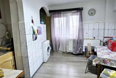 Apartament cu 3 camere semidecomandat în Semicentral - 1