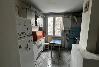 Apartament cu 3 camere semidecomandat, mobilat în Berceni