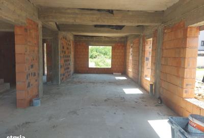 Casă cu 4 camere în Berceni