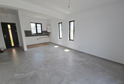 Casă cu 3 camere cu Teren 330 Mp în Berceni - 2
