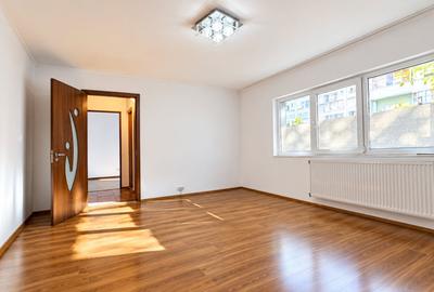 Apartament cu 2 camere semidecomandat în Soarelui