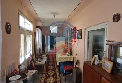 Casă cu 3 camere cu Teren 595 Mp în Central