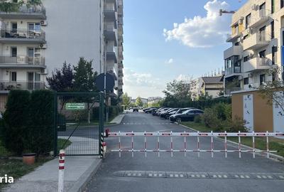 Garsonieră în Vest