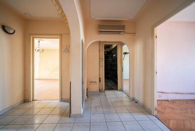 Apartament cu 4 camere în Doamna Ghica