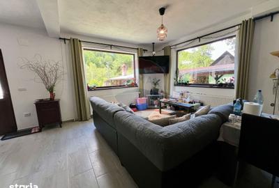 Casă cu 8 camere cu Teren 575 Mp în Central