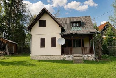 Casă cu 5 camere cu Teren 514 Mp în Izvoru Mureșului