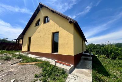 Casă cu 4 camere decomandat cu Teren 550 Mp în Voinești