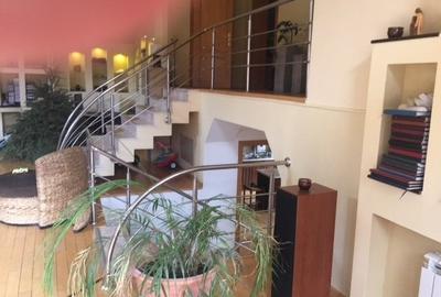 Casă individuală cu 6 camere cu Canalizare în Central - 2