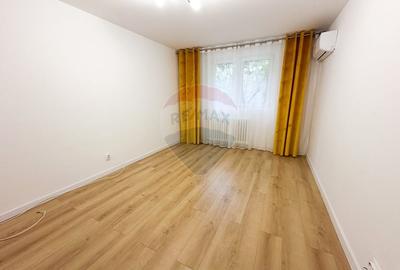 Apartament cu 2 camere decomandat în P-ța Victoriei - 3
