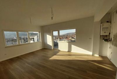 Apartament cu 3 camere semidecomandat în Baciu