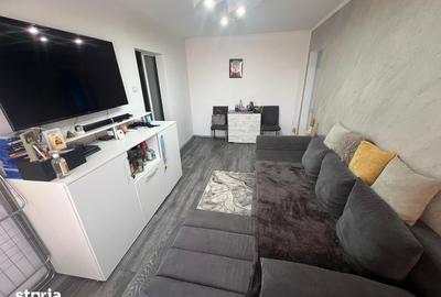 Apartament cu 3 camere semidecomandat în Micro 40 - 1