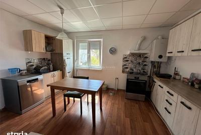 Casă cu 3 camere cu Teren 1438 Mp în Central