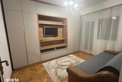 Apartament cu 3 camere decomandat, mobilat în Între Lacuri