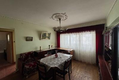 Apartament cu 3 camere semidecomandat în Central