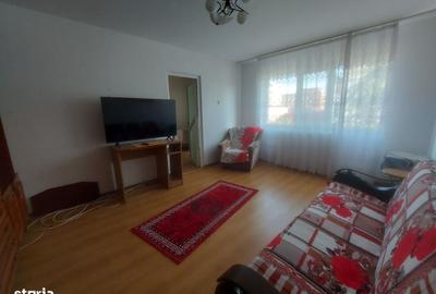 Apartament cu 3 camere nedecomandat în Micro 11