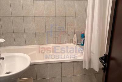 Apartament cu 3 camere decomandat în Filiași