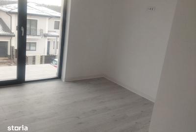Casă cu 4 camere cu Teren 375 Mp în Miroslava