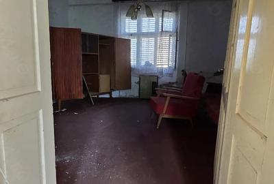 Casă cu 3 camere cu Teren 1770 Mp în Central - 4