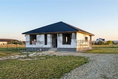 Casă cu 3 camere în Alparea