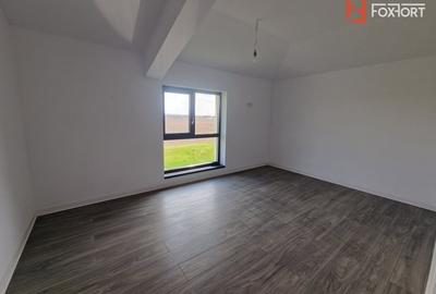 Duplex cu 3 camere cu Canalizare în Central - 1