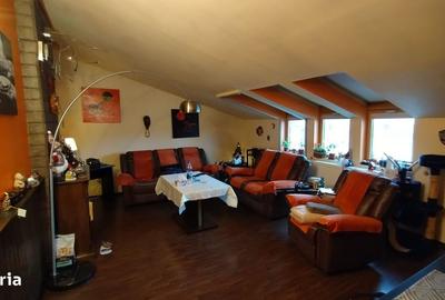 Casă cu 4 camere decomandat în Faleza Nord