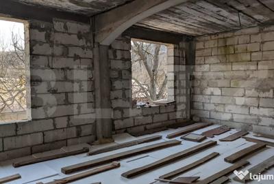 Casă cu 7 camere cu Teren 1656 Mp în Central - 3