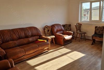 Apartament cu 3 camere decomandat în Micro 12